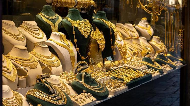 الذهب يكسر سلسلة خسائر ثلاثة أيام: الأونصة فوق 4,400 دولار والغرام يلامس 6,890 ليرة