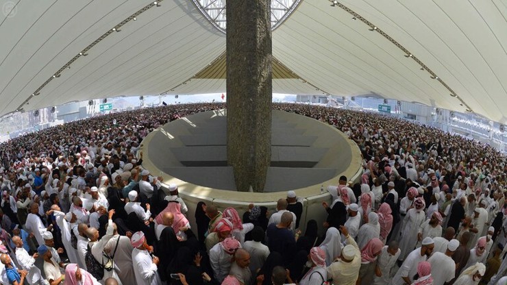 في ختام أكبر موسم حج منذ 2019 ..الحجاج يرمون جمرة العقبة الكبرى