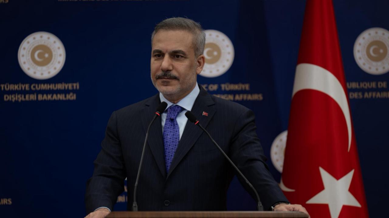 وزير الخارجية التركي يبحث هاتفياً العلاقات الثنائية مع رئيس وزراء قطر