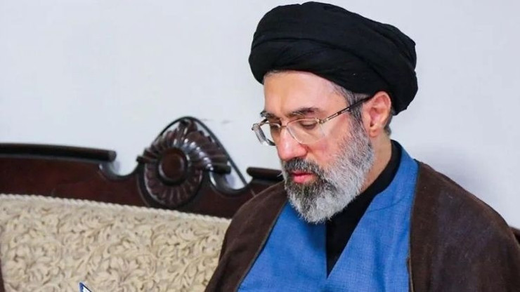 ابن خامنئي الجديد لا يحضر تشييع والده خوفاً من التهديدات الإسرائيلية
