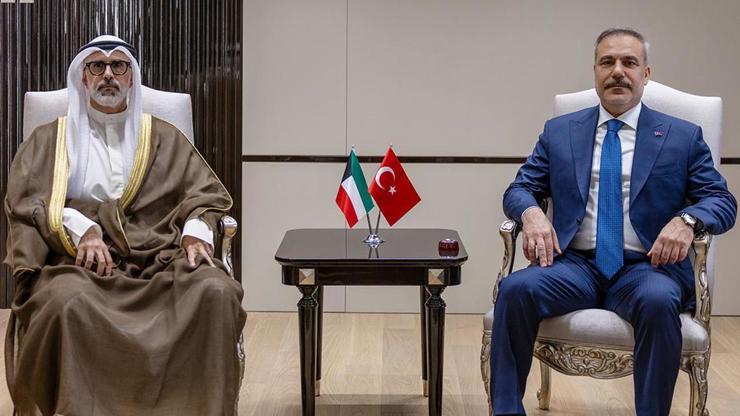 وزير الخارجية التركي يلتقي نظيره الكويتي في أنقرة