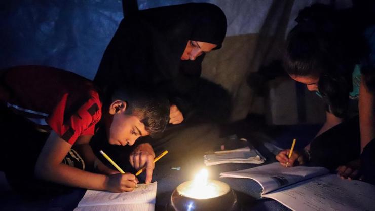 ثلاث سنوات في العتمة.. مليونا فلسطيني في غزة بلا كهرباء