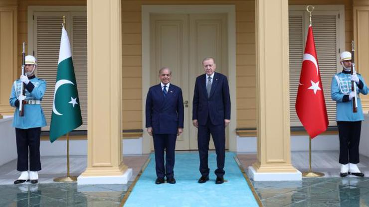 أردوغان يستقبل رئيس الوزراء الباكستاني بحفل رسمي