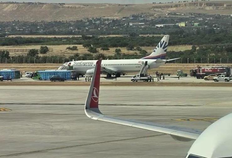 انفجار إطار طائرة أثناء هبوطها في مطار غازي عنتاب