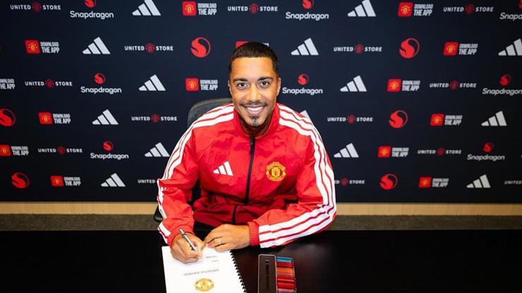 مانشستر يونايتد يتعاقد مع يوري تيليمانس البلجيكي حتى عام 2031 قادماً من أستون فيلا