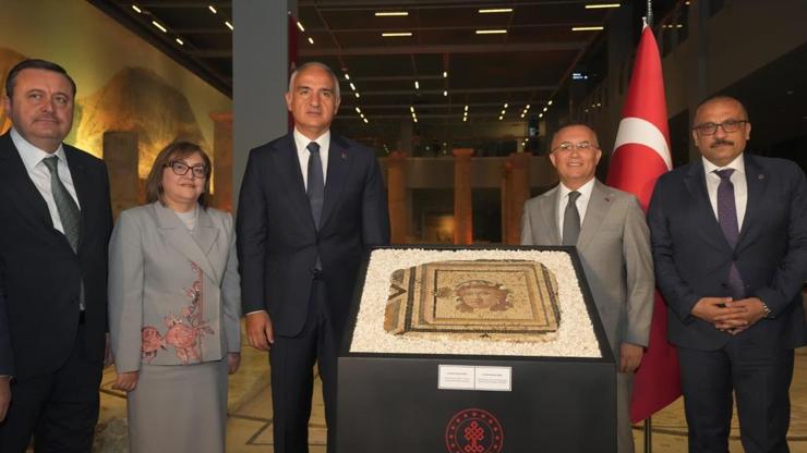 اللوحة الفسيفسائية الثالثة عشرة من "زيوغما" تعود إلى موطنها في غازي عنتاب بعد استرجاعها من الولايات المتحدة