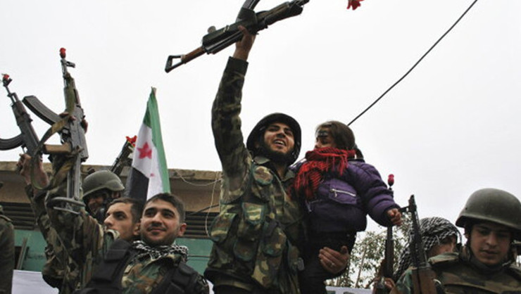 بعد إعلان حلّ التنظيم: الجيش السوري يبدأ تسلم أسلحة YPG الثقيلة في الحسكة — دبابات ومدرعات ومضادات طيران