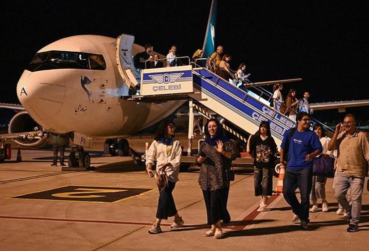انطلاق أولى الرحلات الجوية بين طهران وفان التركية
