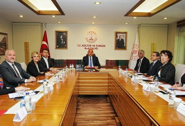 ممثلو قطاع السياحة يلتقون وزير الثقافة والسياحة أرسوي