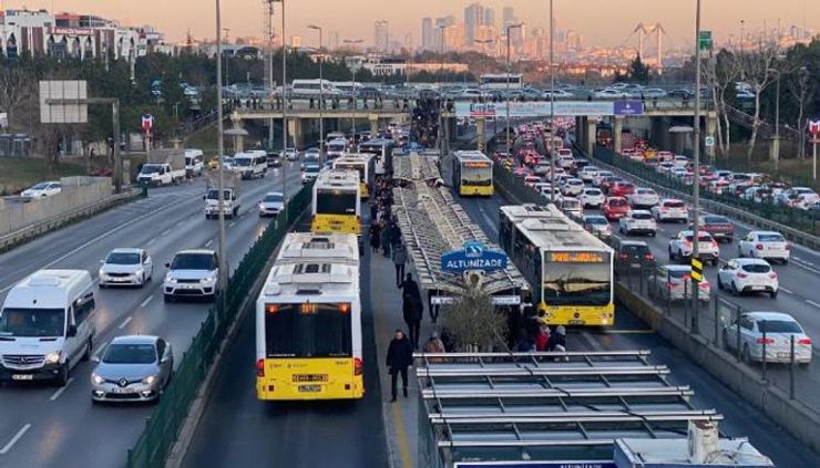 أنباء عن رفع أسعار المواصلات العامة بولاية أزمير