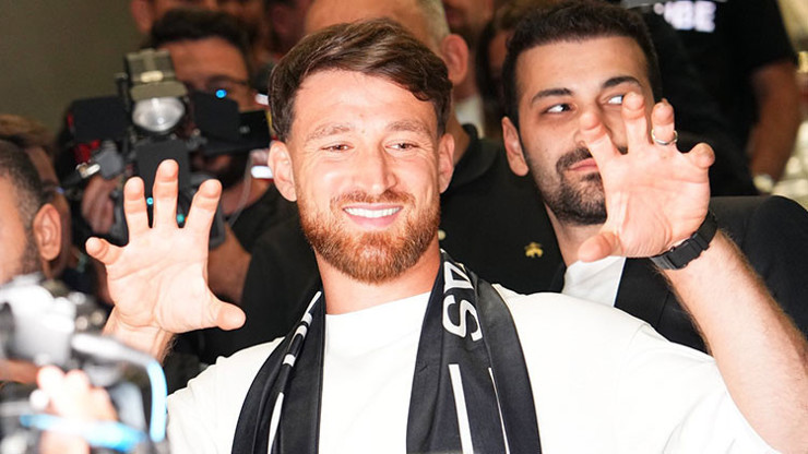 صالح أوزجان يصل إسطنبول لاستكمال انتقاله إلى بشيكتاش