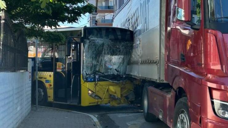 حادث اصطدام بين حافلة وشاحنة في إسطنبول يسفر عن 3 إصابات