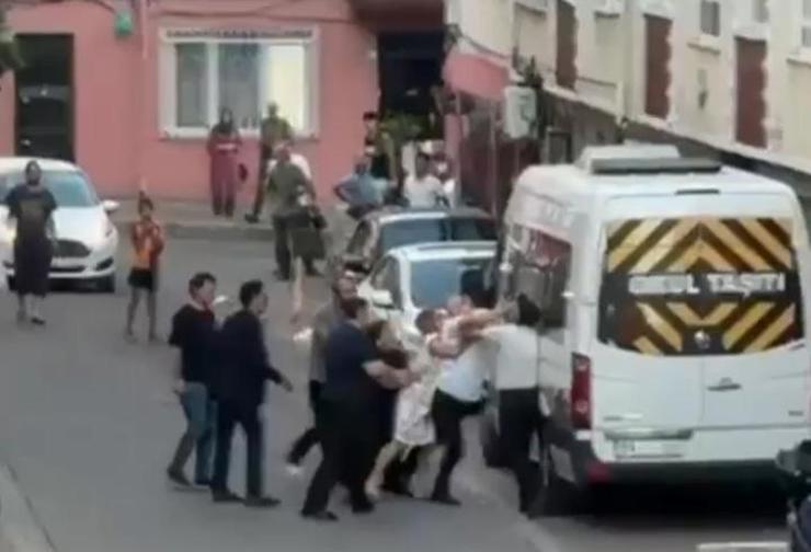 مشاجرةٌ بساطورٍ بين جارَين توثَّق بالفيديو في تشورلو