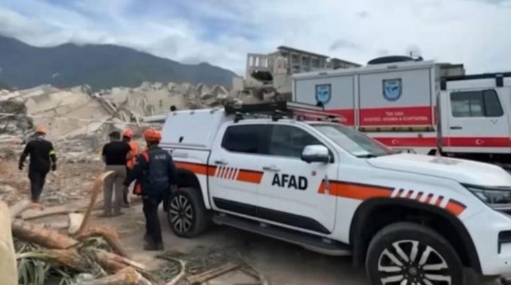يد تركيا الحانية تمتد لفنزويلا.. فرق AFAD وTSK تباشر عمليات الإنقاذ وتوزيع المساعدات الإنسانية