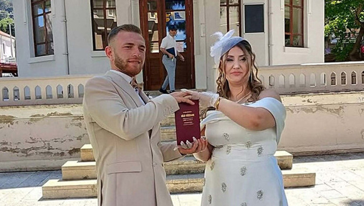 مأساة في شهر العسل.. وفاة عريس تركي شاب بعد قفزه من ارتفاع شاهق إلى البحر