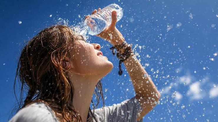 وزارة الصحة التركية تحذر من موجة الحر وتدعو لزيادة استهلاك المياه