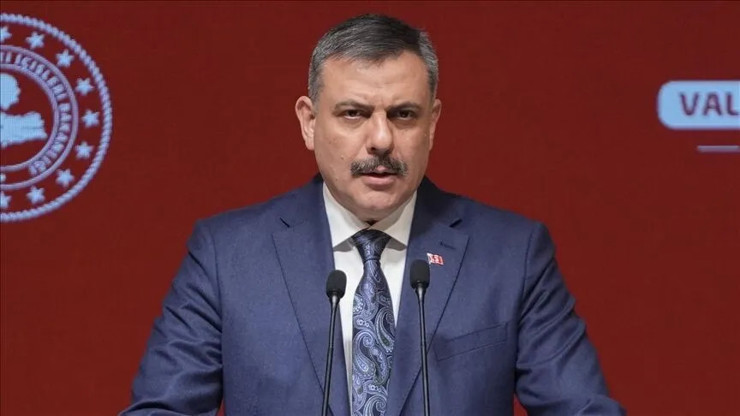 وزير الداخلية التركي يعلن تسهيلات جديدة لاستخدام السيارات ذات اللوحات الأجنبية للمغتربين وعائلاتهم