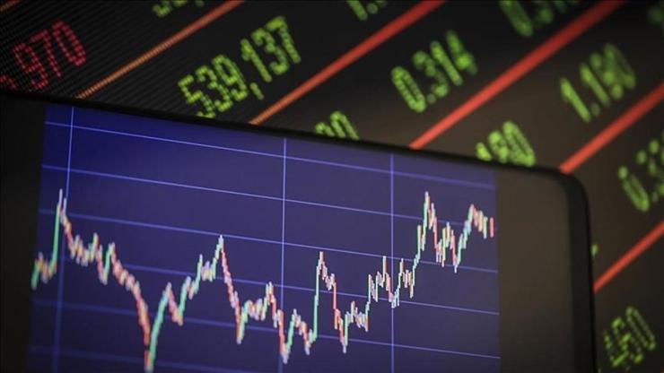 ساعات قبل رواتب أمريكا: الذهب يتنفس تحت قمة 4500 دولار وبتكوين فوق 82 ألفاً.. وترجيحات رفع الفيد تنهار إلى 50%