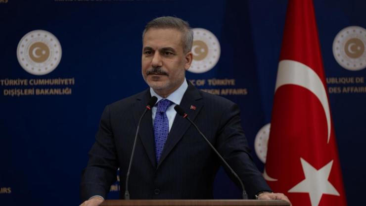 وزير الخارجية التركي يبحث هاتفياً العلاقات الثنائية مع رئيس وزراء قطر