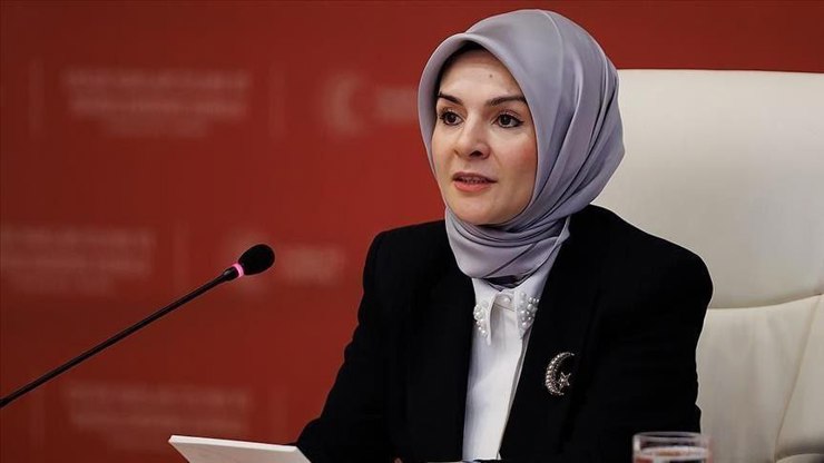 عاجل:تعرض السيارة التي تقل وزيرة الأسرة والخدمات الاجتماعية لحادث سير بأنقرة