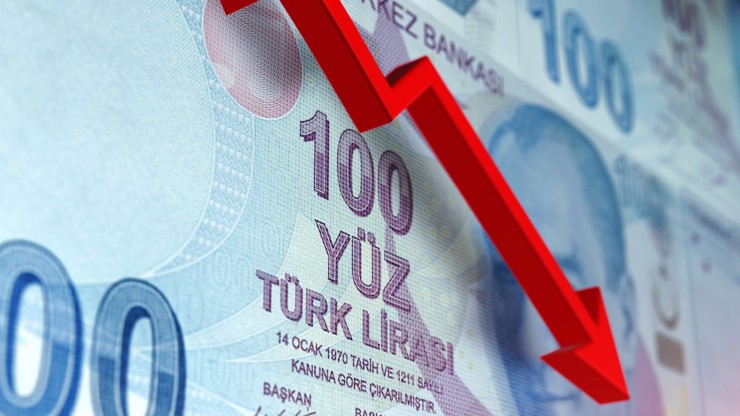 بعد بيانات المركزي.. الليرة التركية تهبط إلى أدنى مستوى لها على الإطلاق