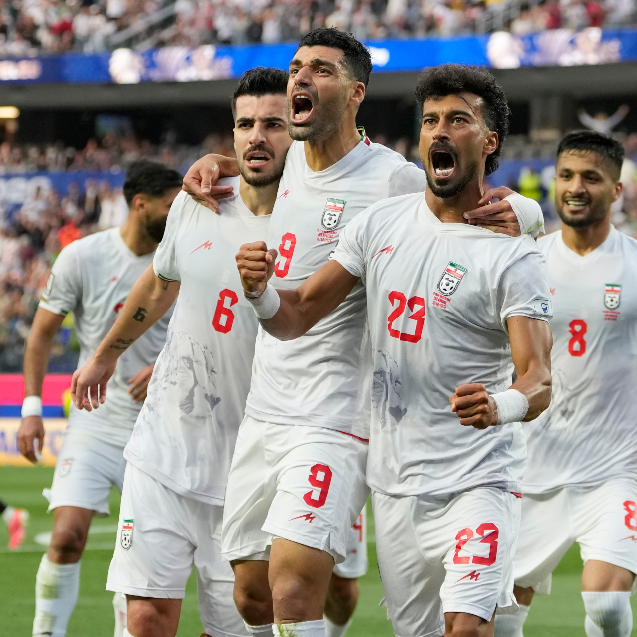 المنتخب الإيراني يواجه احتجاجات لدى وصوله إلى الولايات المتحدة