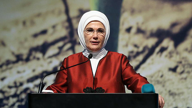 أمينة أردوغان تهنّئ بعيد الآباء وتتذكّر شهداء فلسطين
