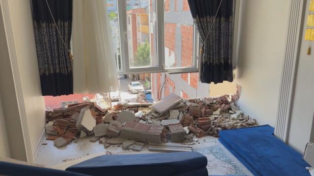 بناية مهدومة في إيسنيورت تنهار على مبنى مجاور وسكان يروون لحظات الرعب