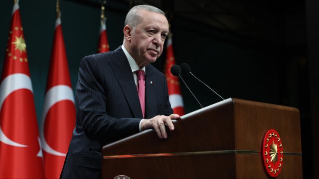 أردوغان يقدّم التعازي لعائلة شهيد