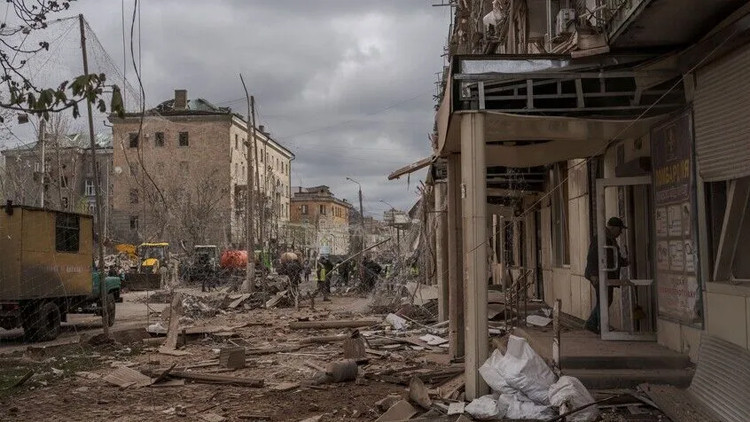 Zelensky: Russia launched 106 missiles and 2,200 drones at Ukraine within a week