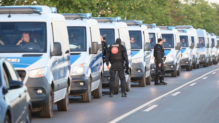 Almanya'nın Erfurt kentinde sağcı Alternatif Parti konferansına karşı düzenlenen protestolar sırasında çatışmalar yaşandı