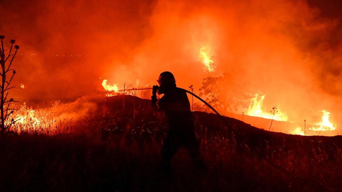 Greece raises the forest fire alert to orange level on several islands