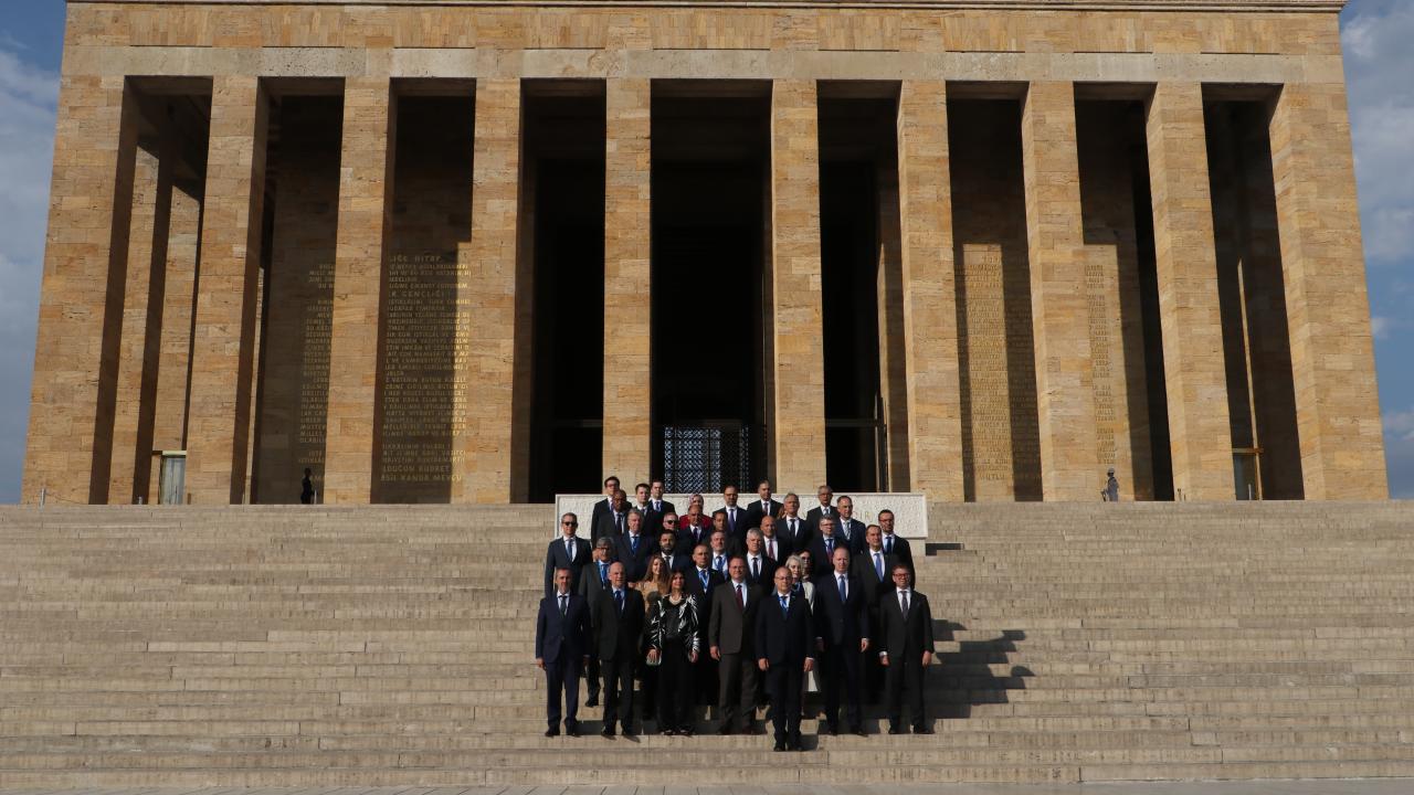 NATO ülkelerinin daimi temsilcilerinden oluşan bir heyet Ankara'daki Anıtkabir'i ziyaret etti