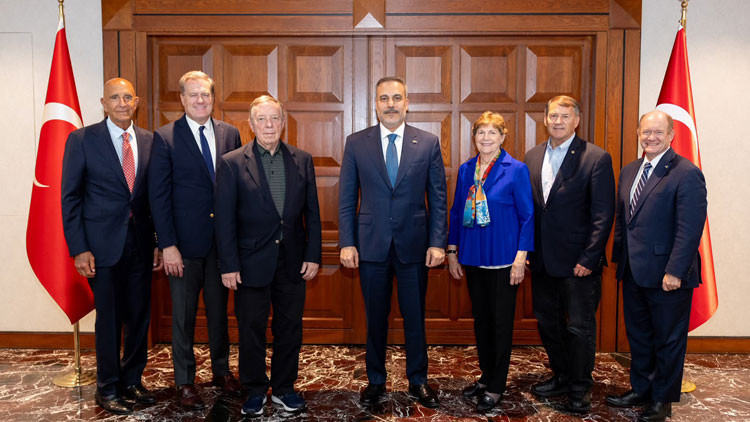 The Turkish Foreign Minister receives four US Senators in Ankara