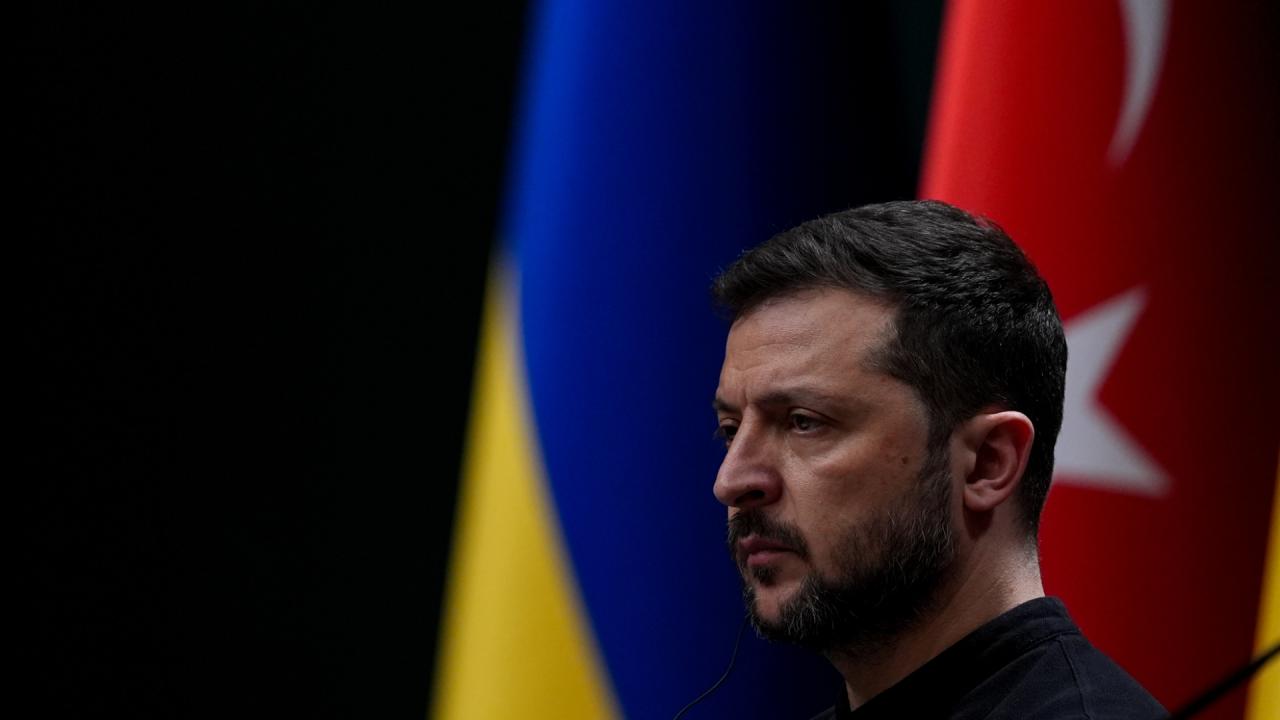 Zelensky arrives in Ankara to participate in the NATO summit amid a crowd of world leaders