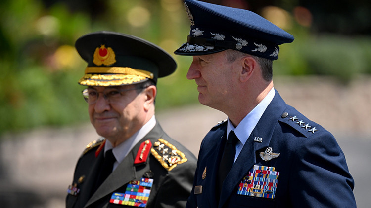 The Turkish Chief of Staff receives his American counterpart on the sidelines of the NATO summit