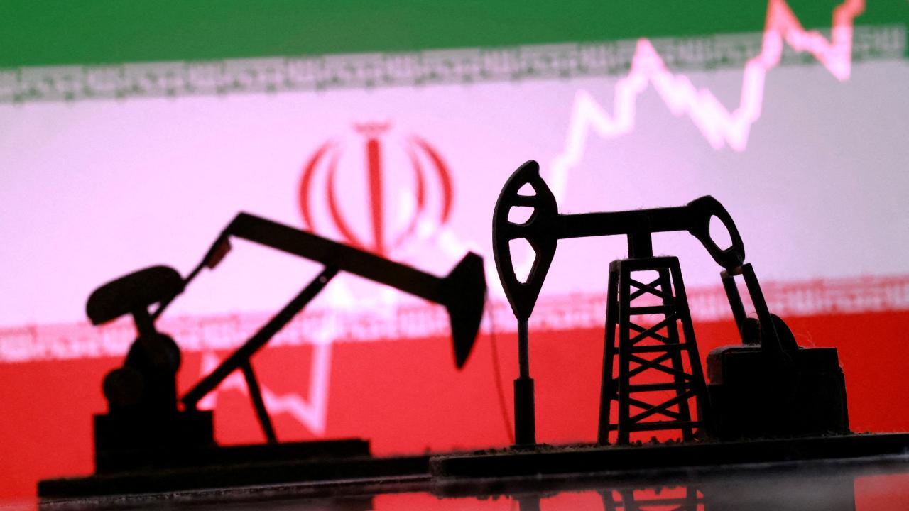 Oil prices jump 6% after Trump announced the end of the truce with Iran