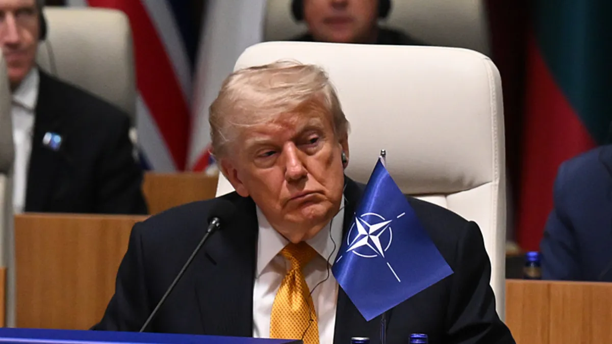 Trump: Suriye terör listesinden çıkarılacak... ve Al-Sharaa herkesin saygı duyduğu bir kişi