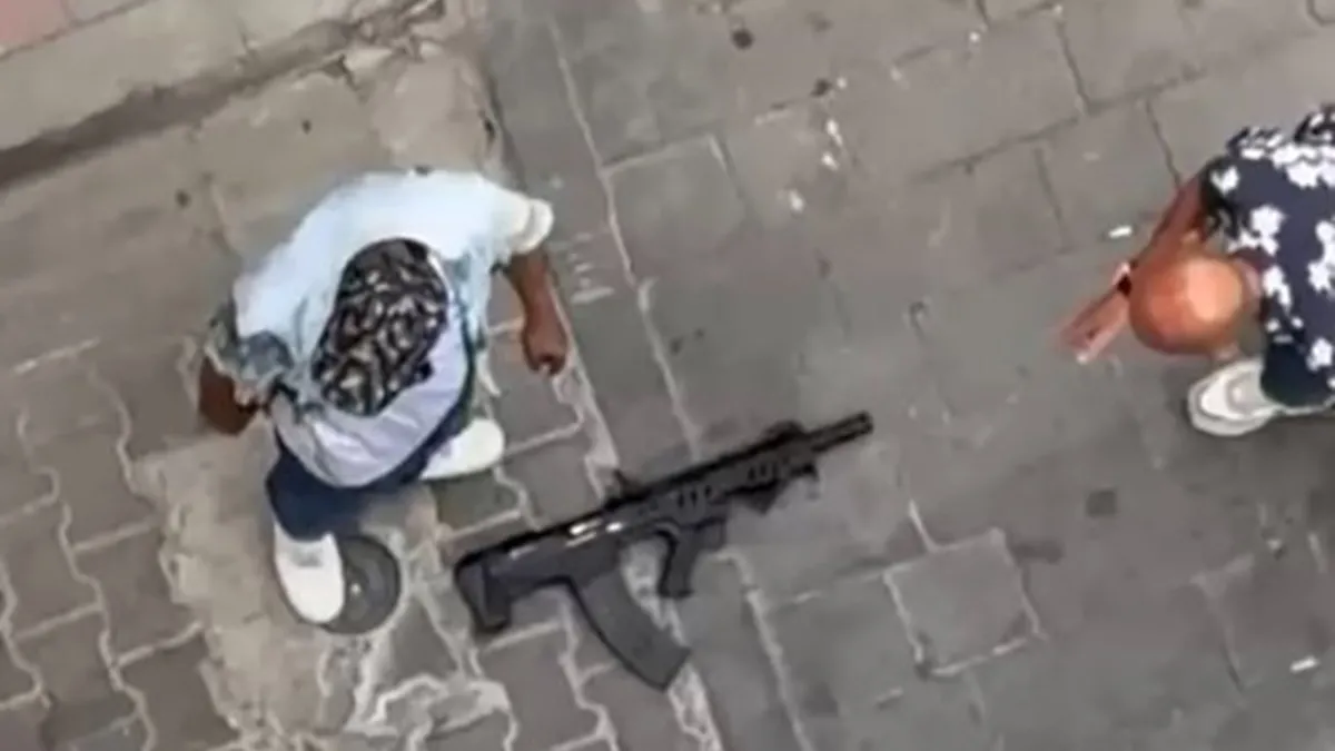 Shooting in the middle of a street in Izmir, Turkey, and the suspects were arrested