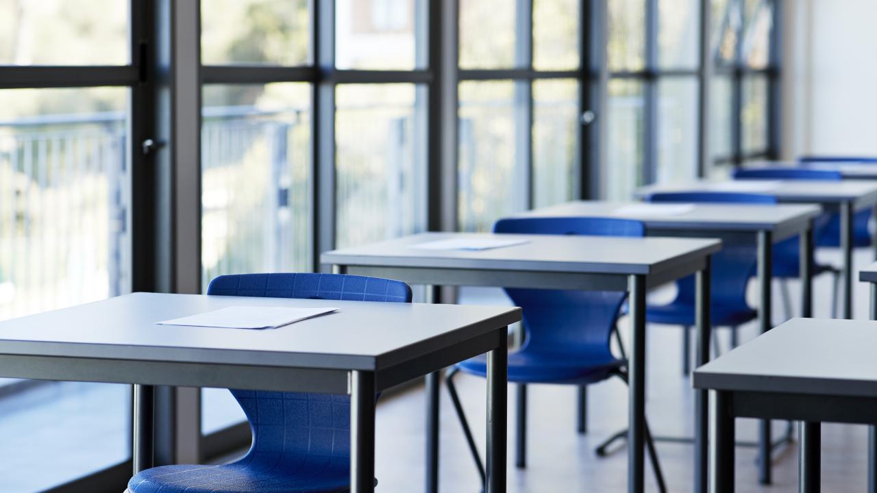 Britain issues a heat warning in schools, with education suspended in some classes