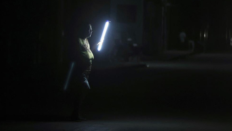 Cuba is once again plunged into darkness following a new collapse in the electricity grid
