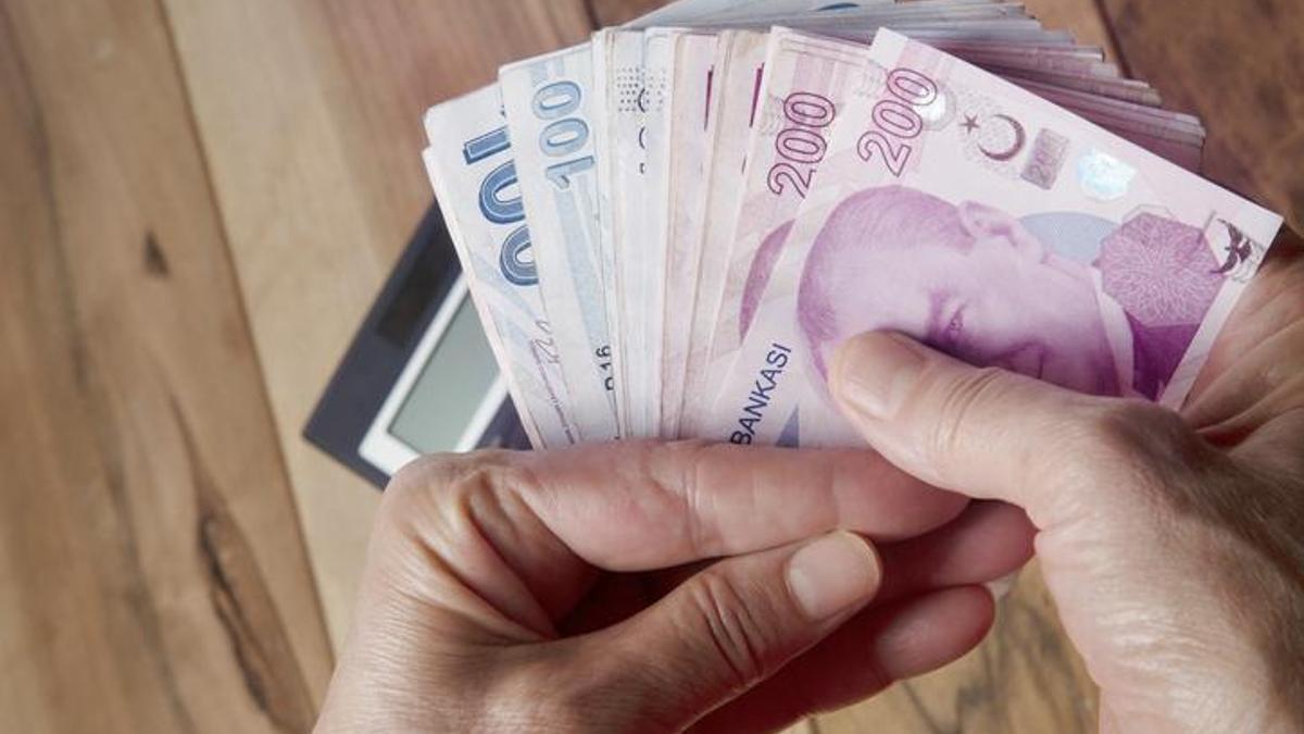 Türkiye sets a schedule for disbursing salary increases for retirees and employees