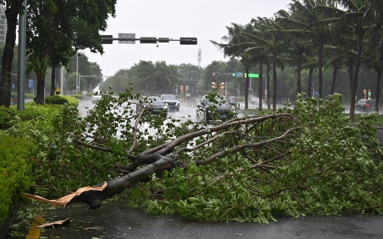 Typhoon Bowie forces China to evacuate 1.72 million people from the eastern regions of the country