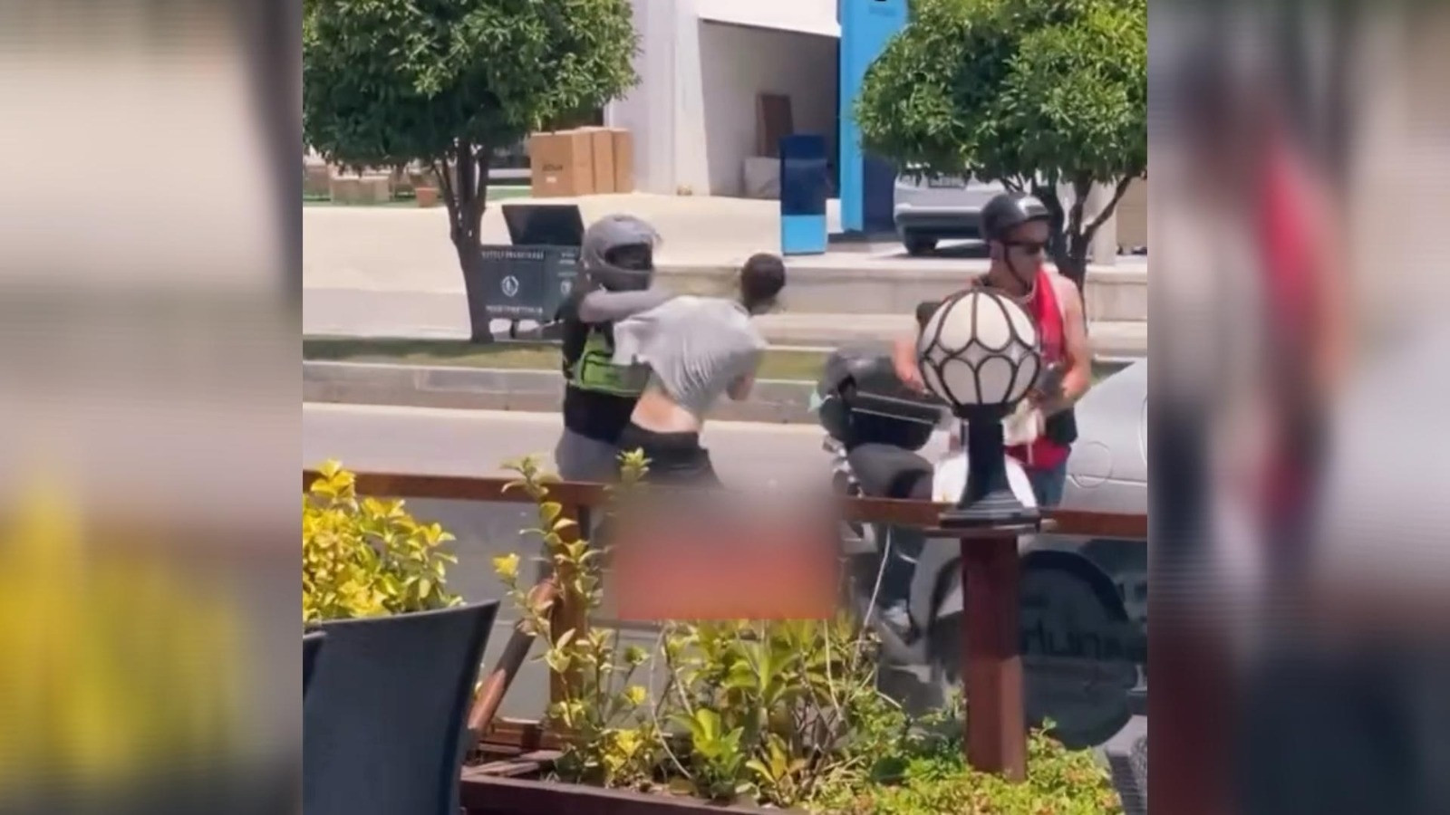 Araçlarından indikten sonra sokakta kavga eden iki sürücüye 362 bin lira para cezası kesildi