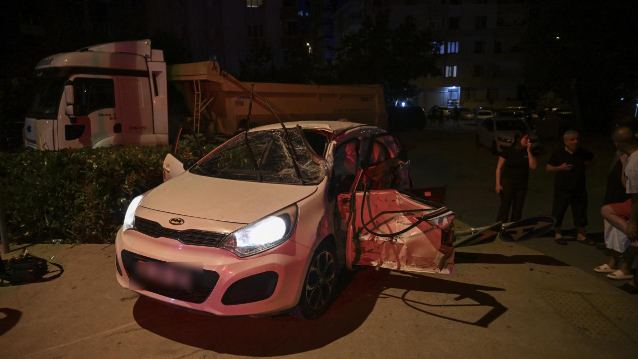 4 people were injured, including a serious condition, after a drill truck collided with a car in Amraniye, Istanbul
