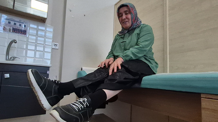 At the age of 51, she wears shoes for the first time in her life: “I now own the whole world.”