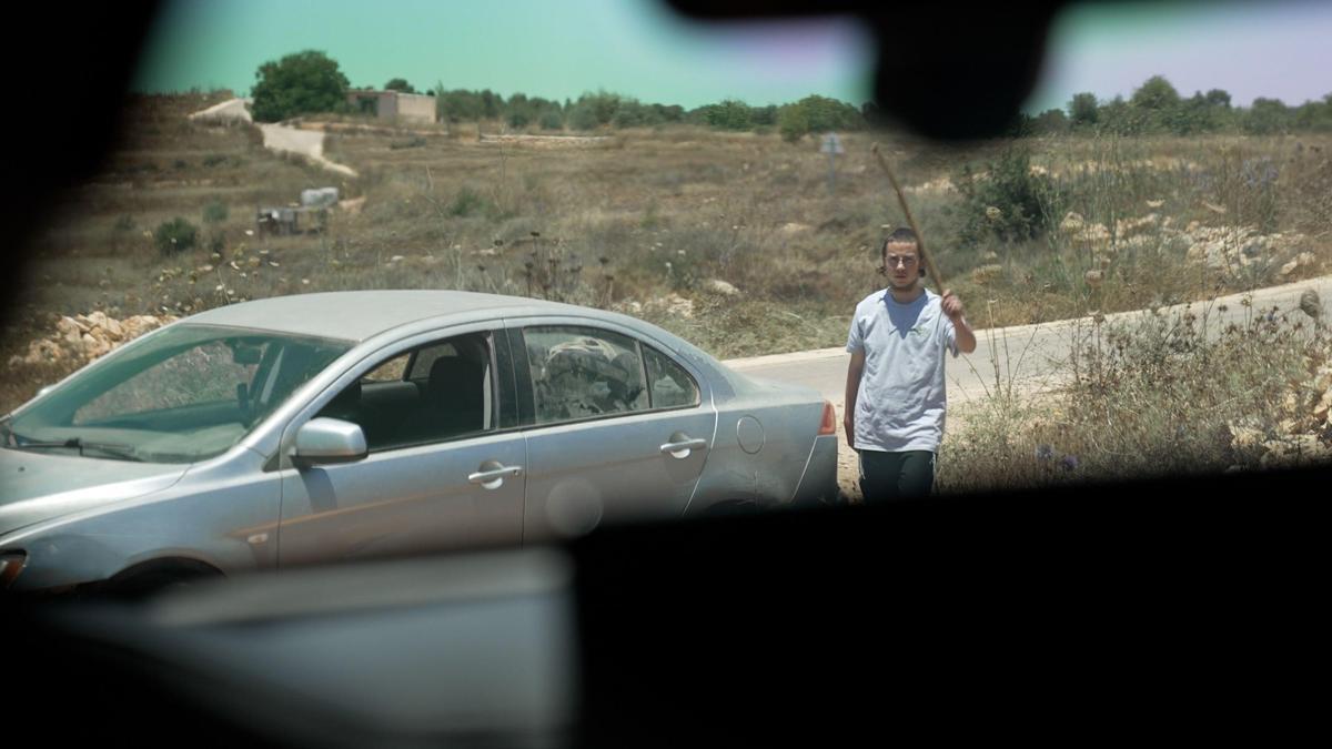 Israeli settlers attack CNN International crew with stones and sticks