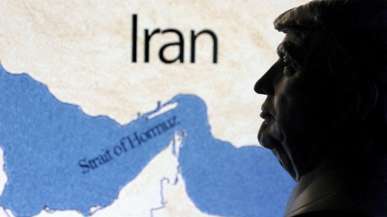 Trump softens his tone: We will probably turn the Strait of Hormuz